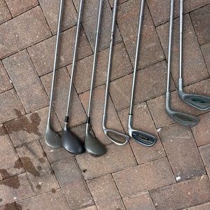 Golf Clubs 7 Pc In Right Handed
Great for backyard practice .